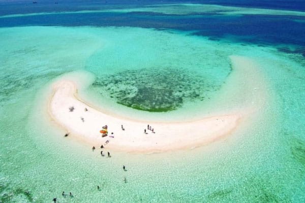 Pulau Taka Makassar Labuan Bajo, si Tosca yang Kayak Kaca