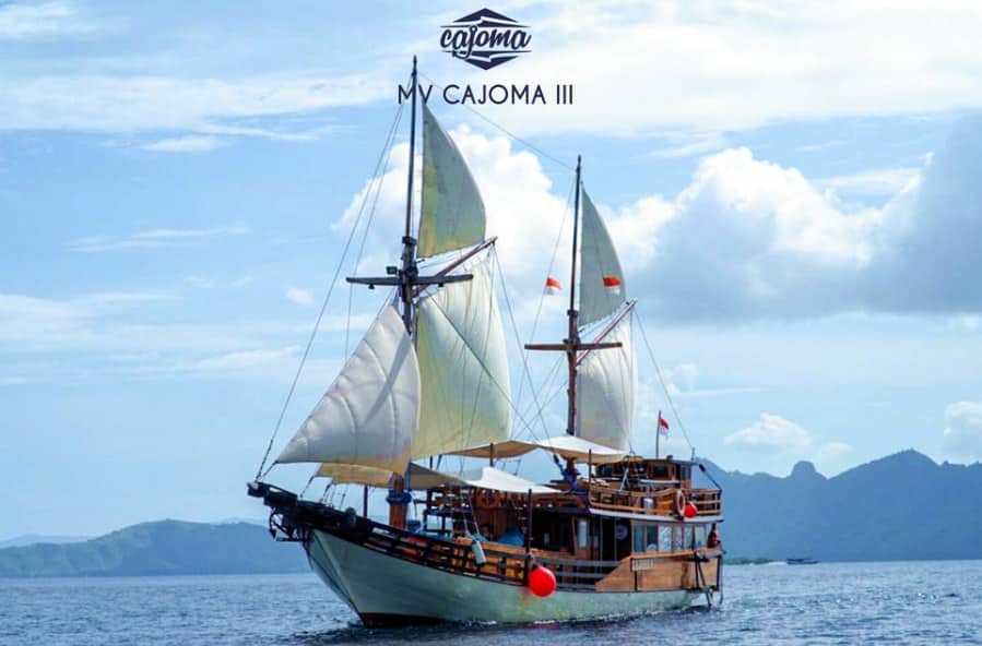 Sewa Kapal Cajoma III Phinisi Labuan Bajo, Liveaboard Manis dengan Phinisi Legendaris