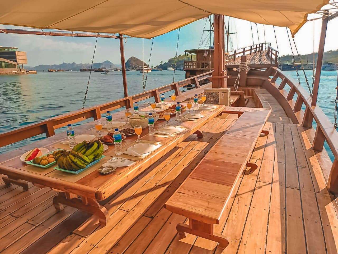 Outdoor Dining Area Kapal Phinisi Natural Liveaboard
