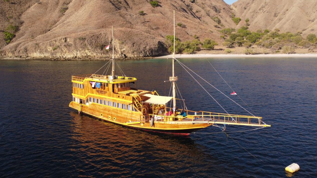 Paket Tour Open Trip 3D2N Labuan Bajo with “NK Jaya Explorer”