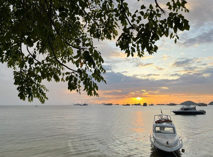 Menemukan Ketenangan di Pantai Pede Labuan Bajo, Surga Tersembunyi di Jantung Kota, Foto mawatu.co.id